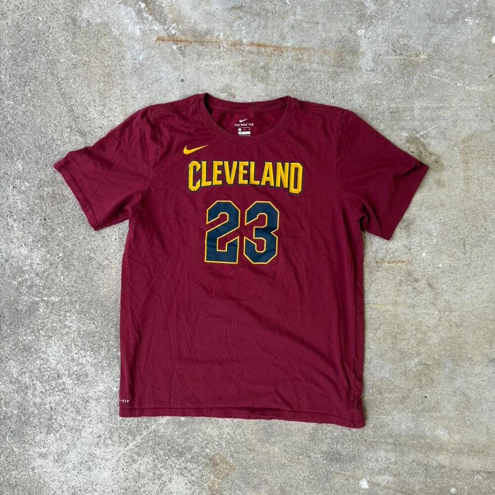 Nike LeBron James Cleveland Cavaliers NBA cotton t-shirt Burgundy and yellow